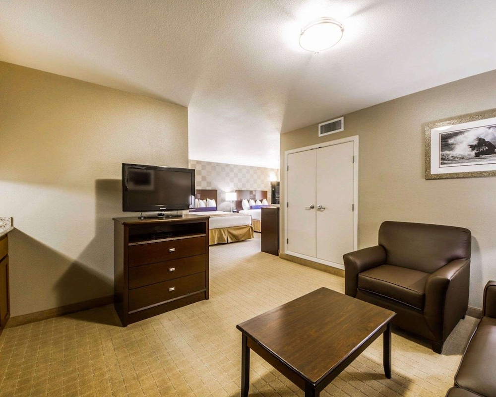 Suite, 2 Queen Beds with Sofabed, Non Smoking - Photo 1