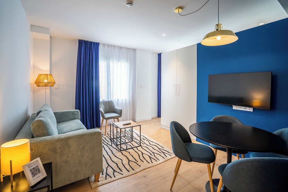 Estudio Ejecutivo con Balcón (2 Personas)