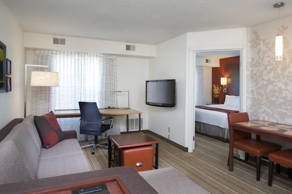 Suite, 1 Bedroom (Mobility/Hearing Accessible, Tub) photo 2