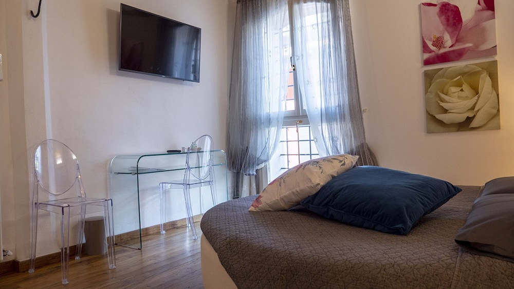 Romantic Room, 1 Bedroom, Private Bathroom (Millefiori) photo 2