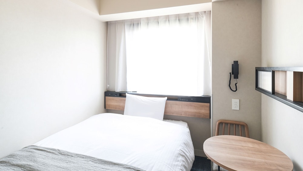 Double Room, Non Smoking (with shower booth) - Photo 6