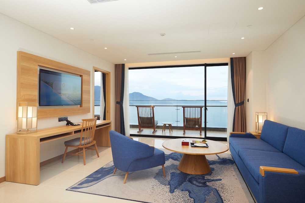 Senior Suite Panoramic Ocean View photo 1
