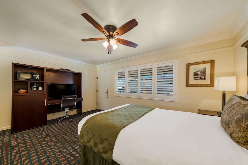 Suite, 1 Queen Bed, Non Smoking - Photo 2