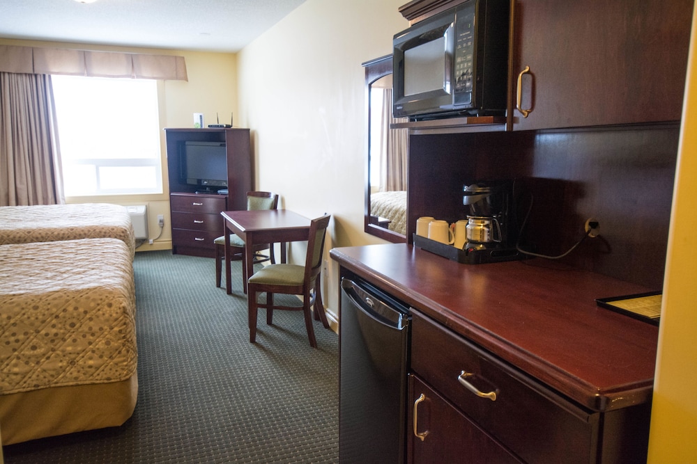 Room, 2 Queen Beds, Smoking (Pet Friendly) photo 1