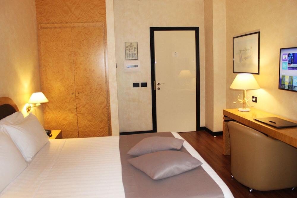 Standard Double Room photo 3