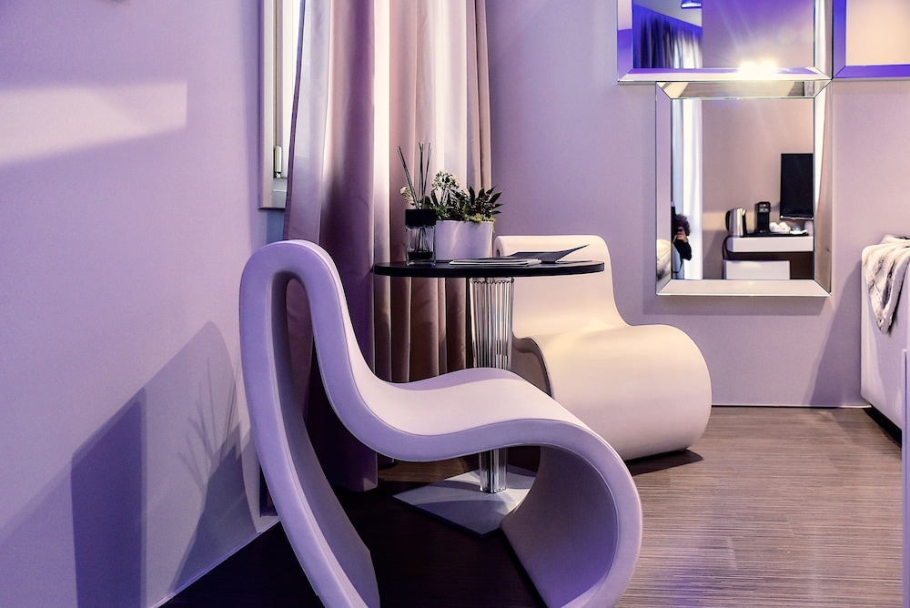 Luxury Suite, 1 Bedroom, Balcony - Photo 9