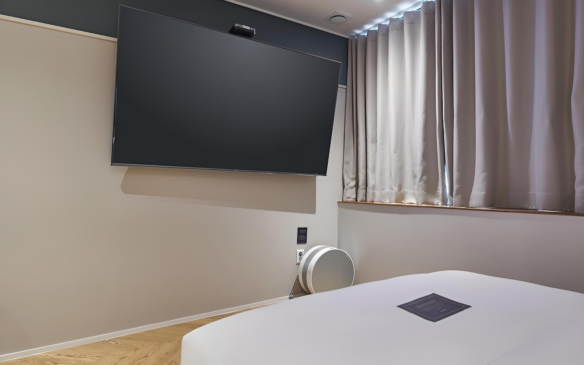 Room (Premium Movie(75-inch TV Bathtub Netf) - Photo 2