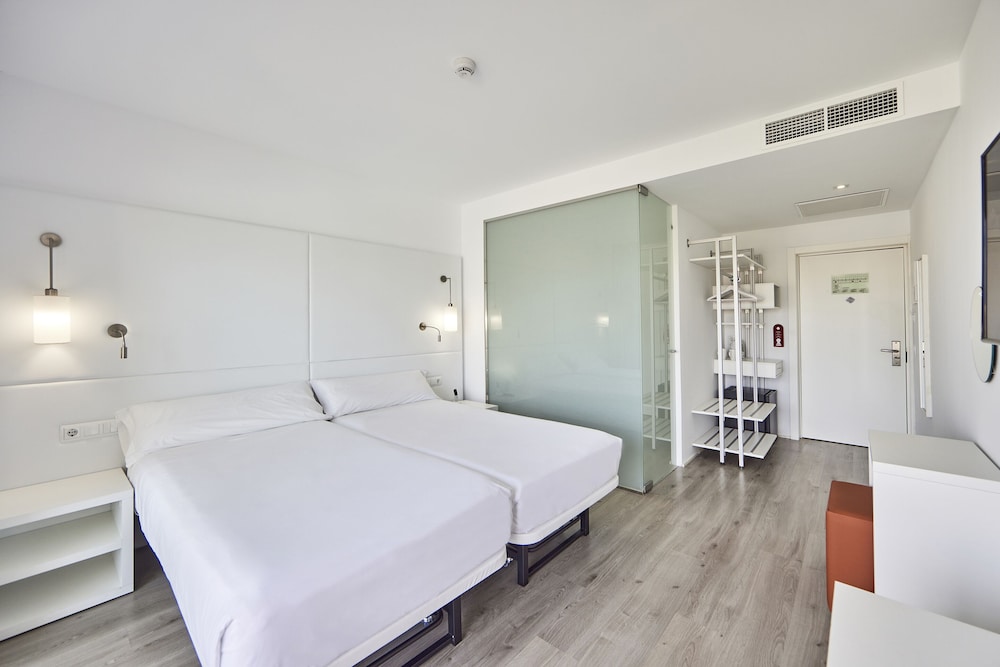 Twin Room, Balcony - Photo 3