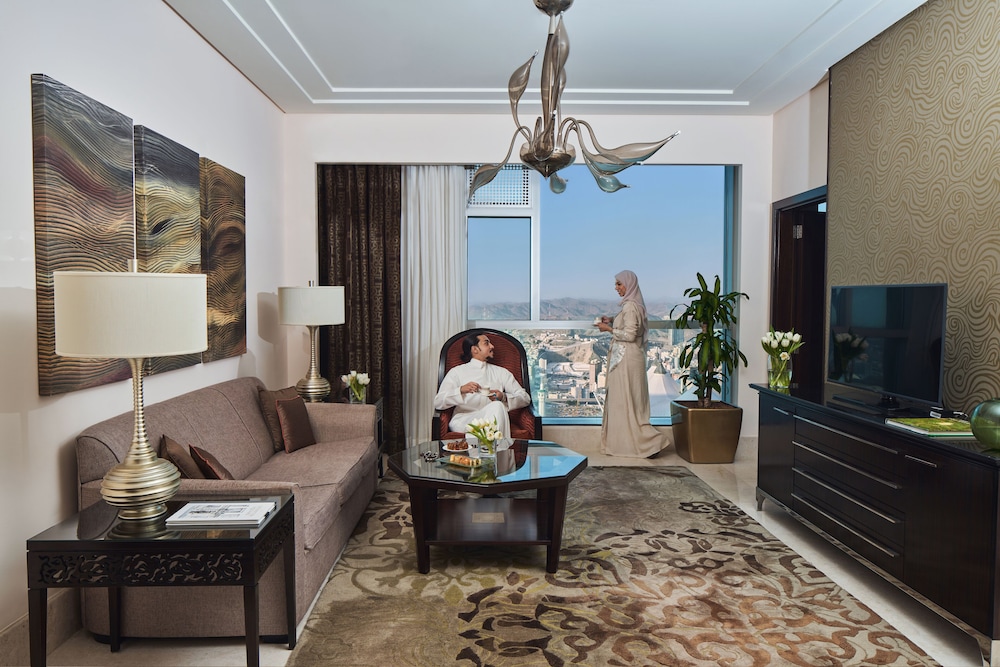 Fairmont Gold, Executive Suite, 1 King Bed with Sofa bed, City View - Photo 11