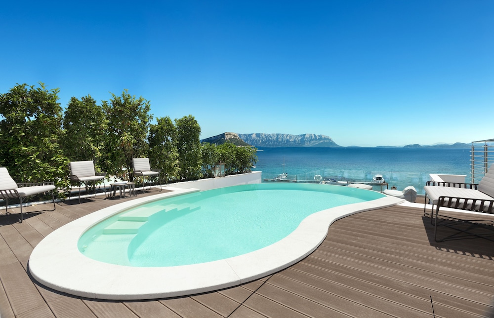 Pool Suite - Photo 4