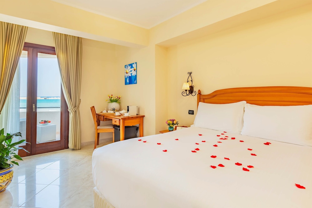 Deluxe Double Room, Sea View - Photo 6