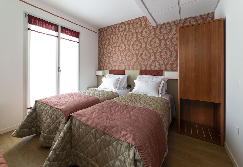 Family Quadruple Room, Multiple Beds photo 1