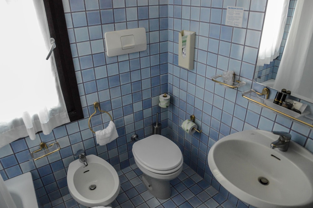 Standard Double or Twin Room photo 2