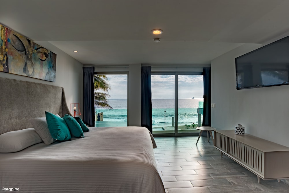 Room, 1 King Bed, Sea View photo 1