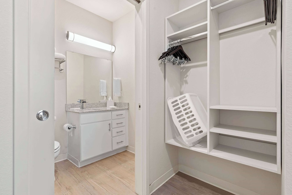 Suite, 1 Bedroom, Accessible (Hearing) - Photo 17
