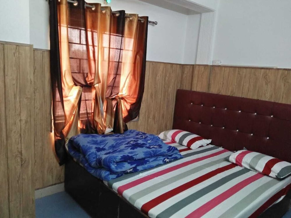 Semi Deluxe Room photo 3