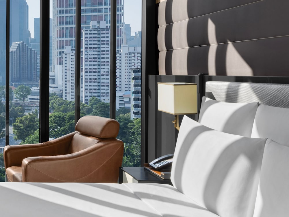 Classic Room, 1 King Bed, River View (Business Lounge Access) thumbnail 6
