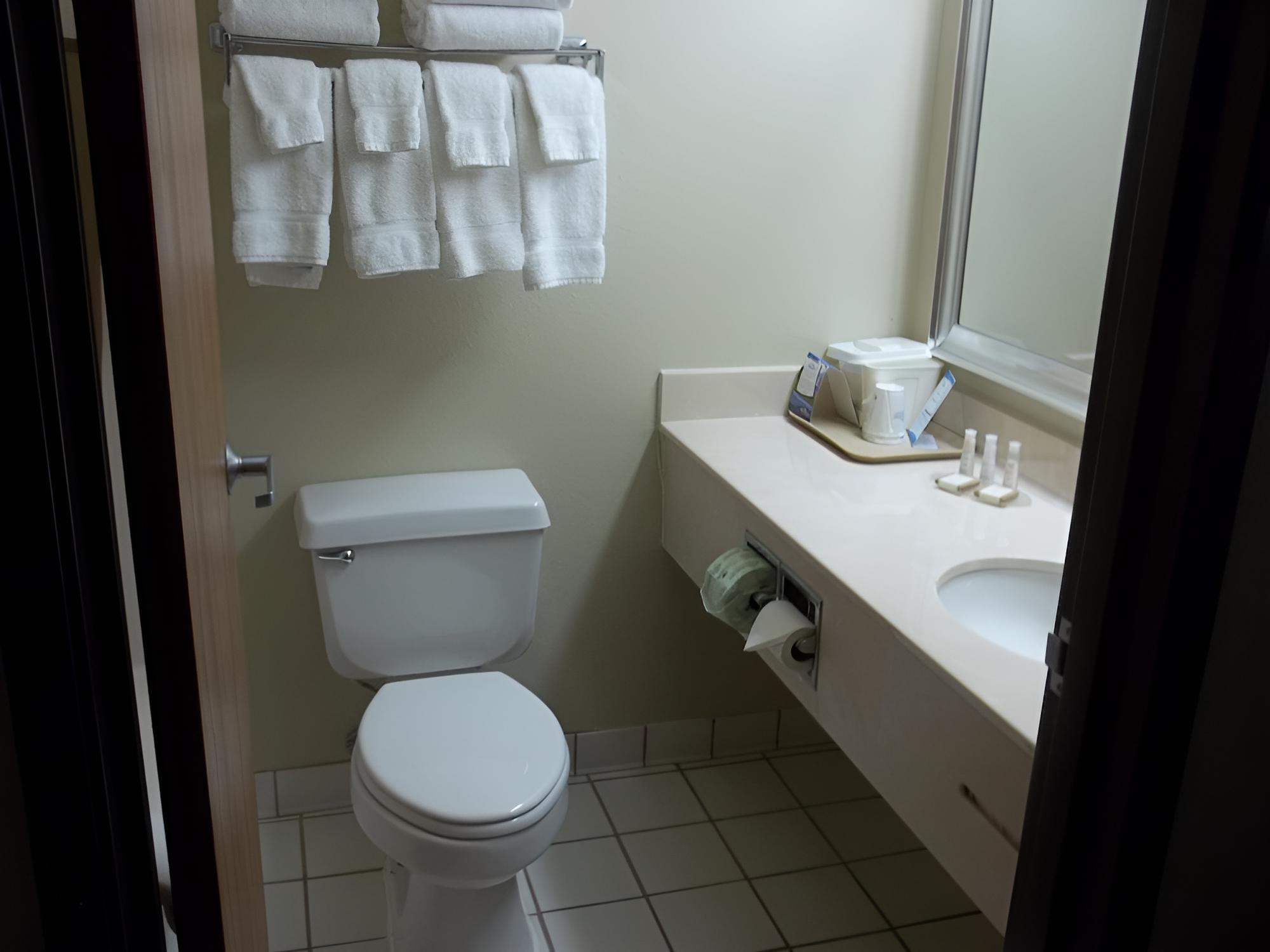 Room, 2 Queen Beds, Non Smoking - Photo 5