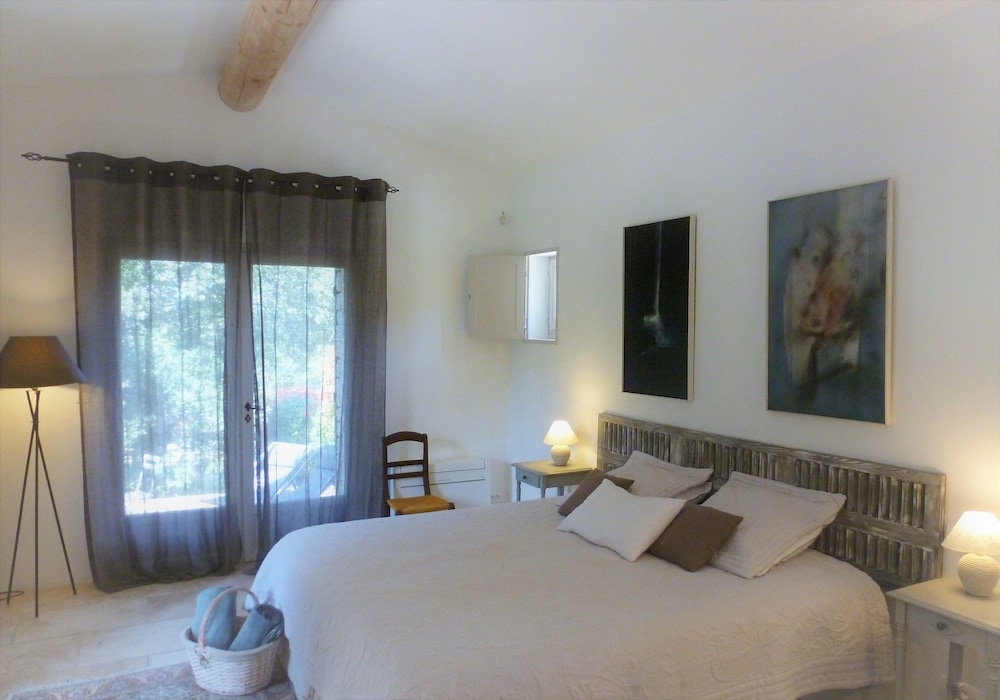 Superior Room, 1 King Bed, Pool Access, Ground Floor photo 3