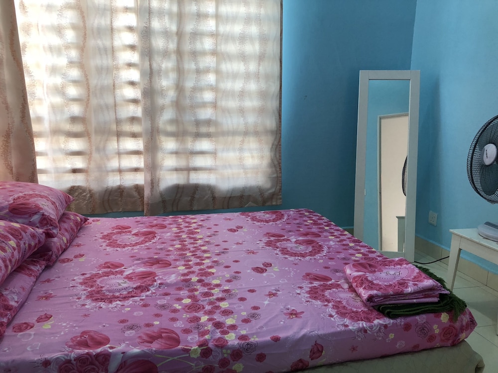 House, 4 Bedrooms photo 2