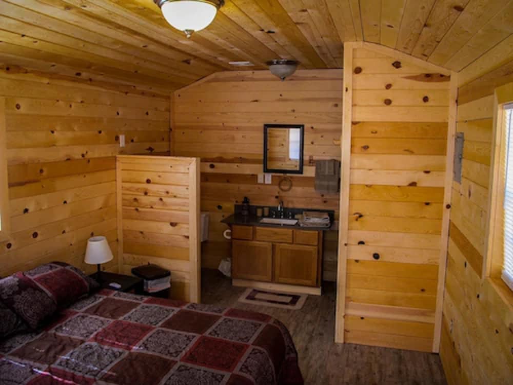 Comfort Cabin, 1 Queen Bed photo 2