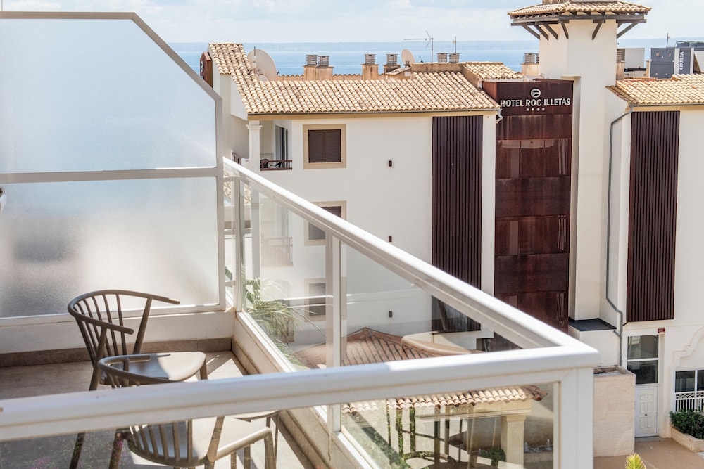 Superior Double Room, Balcony, Annex Building thumbnail 6