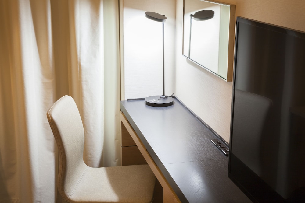 Standard Room, 2 Twin Beds (Bath Shower Combo, Mid Floor) - Photo 2