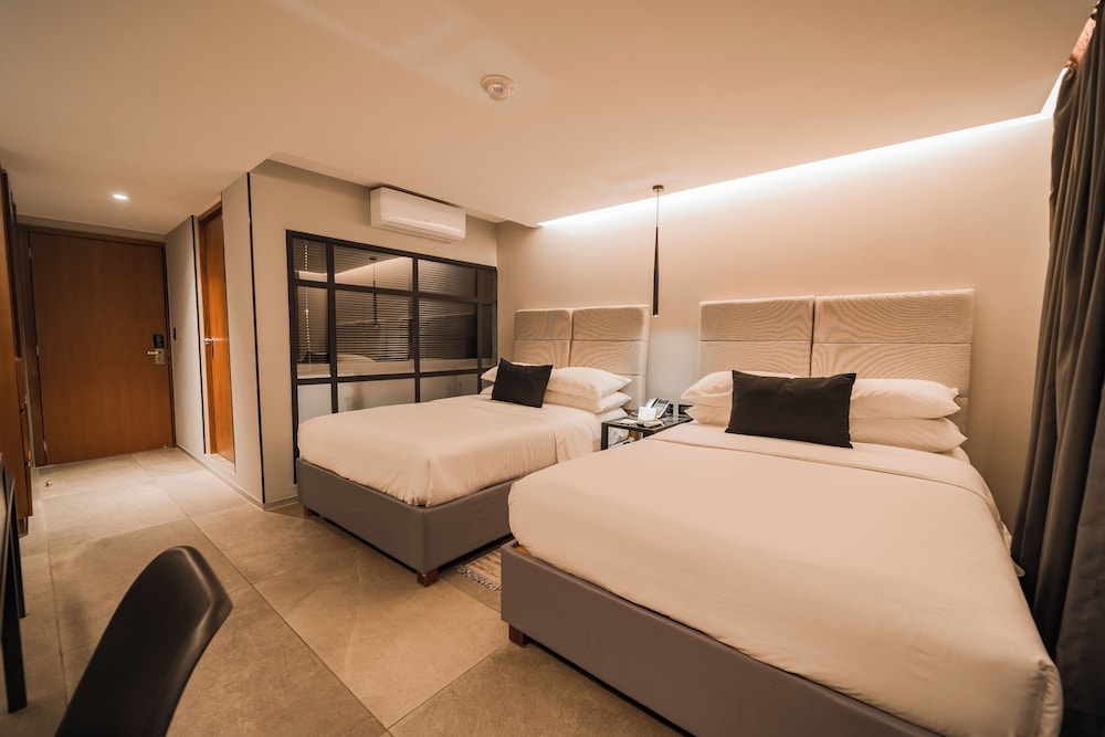 Standard Room, 2 Double Beds - Photo 1
