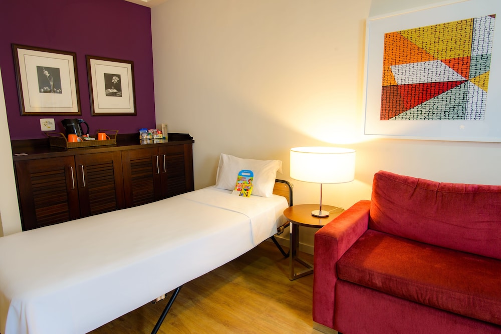 Luxury Suite, 1 King Bed, Non Smoking - Photo 4