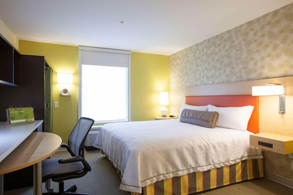 Suite, 1 King Bed, Accessible, Bathtub photo 2