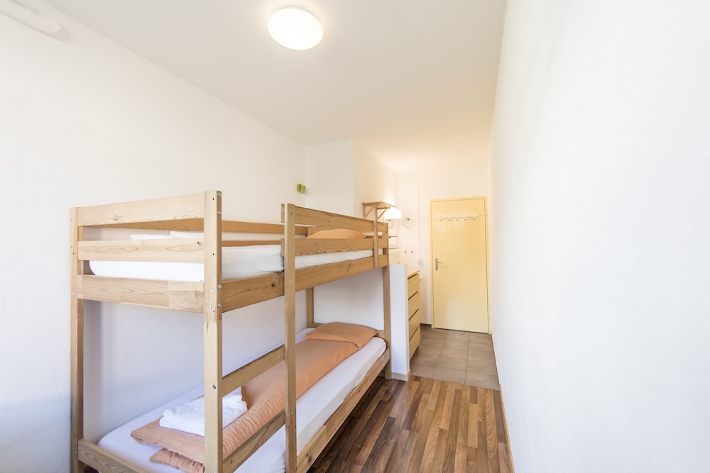Twin Room, 2 Twin Beds, Shared Bathroom photo 1