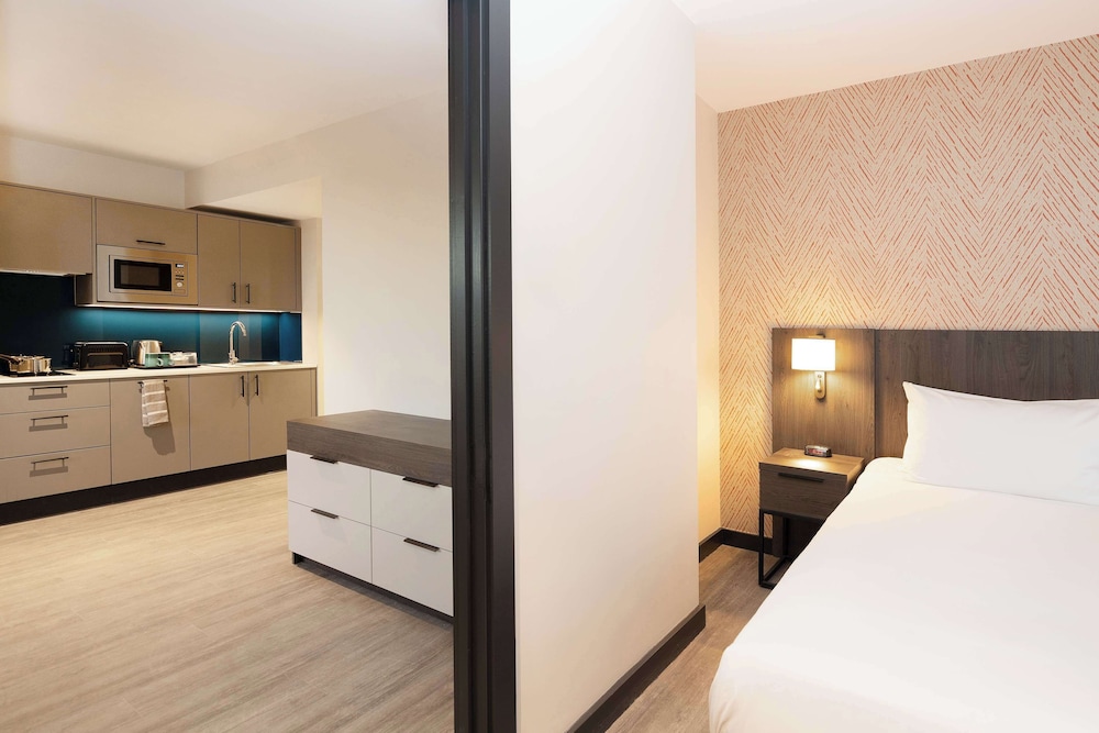 Suite, 1 Bedroom, Kitchenette - Photo 3
