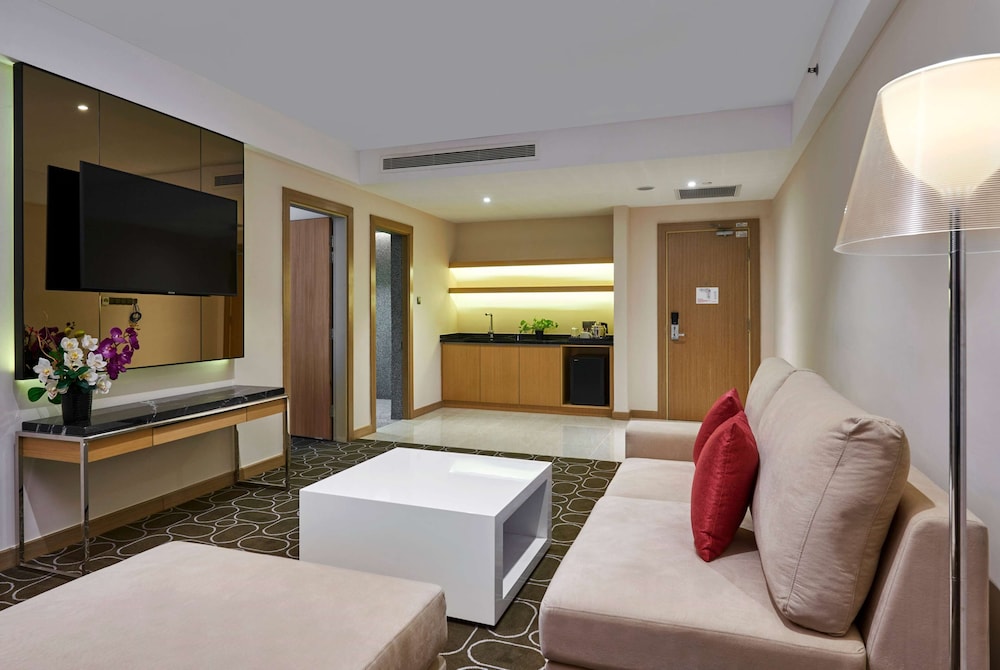 Junior Suite, 1 King Bed - Photo 4