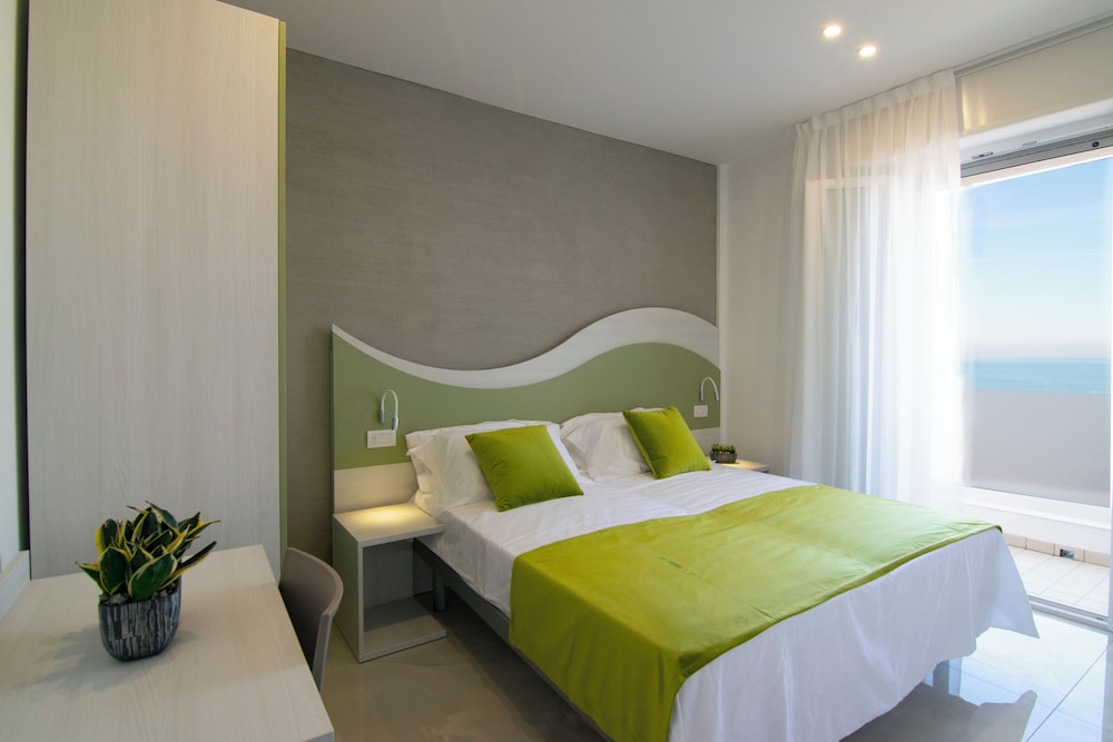 Apartment, Balcony, Partial Sea View