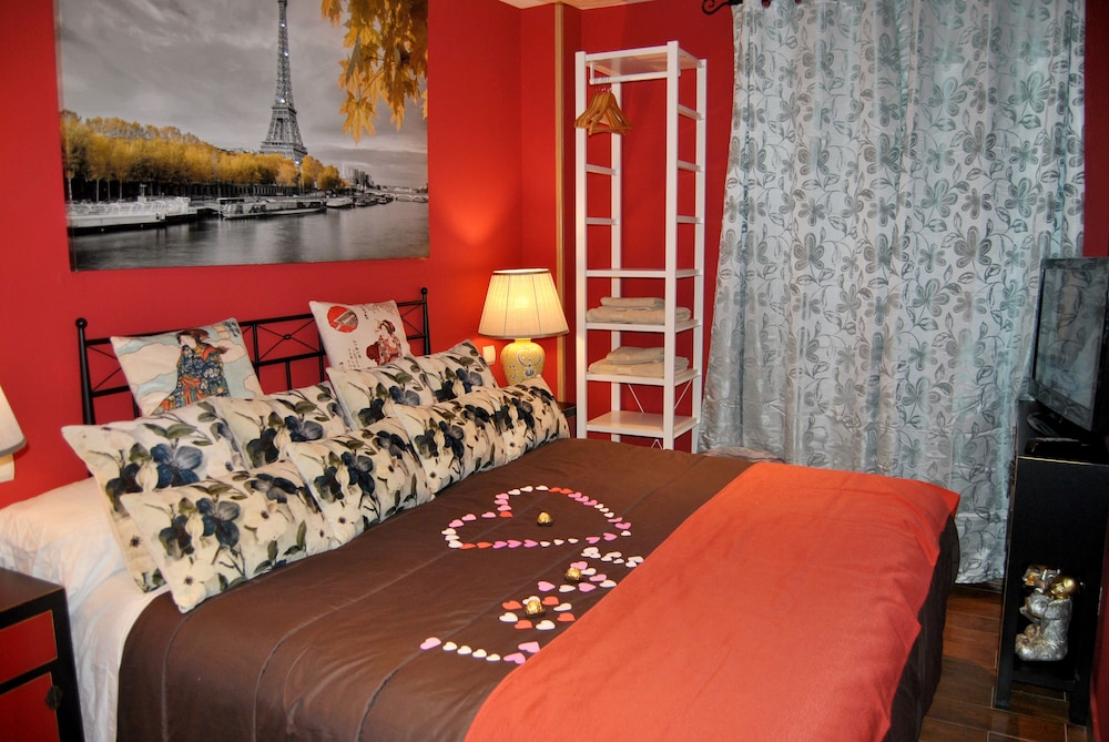 Romantic Apartment, 1 Bedroom, Hot Tub, Mountainside photo 2