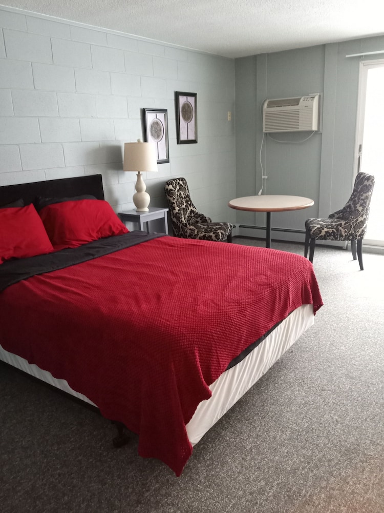 Room, 1 Queen Bed, Balcony, Lake View