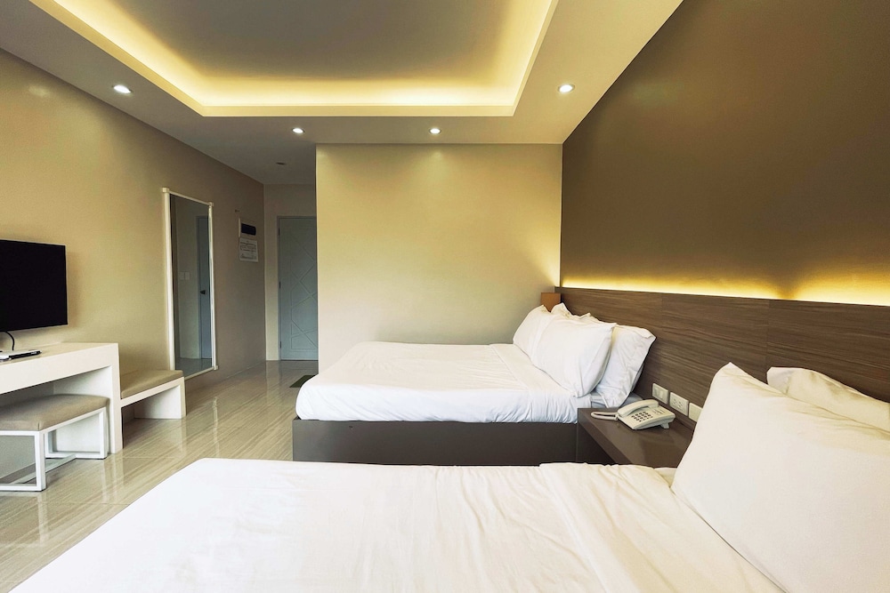 Standard Deluxe Room - Photo 2
