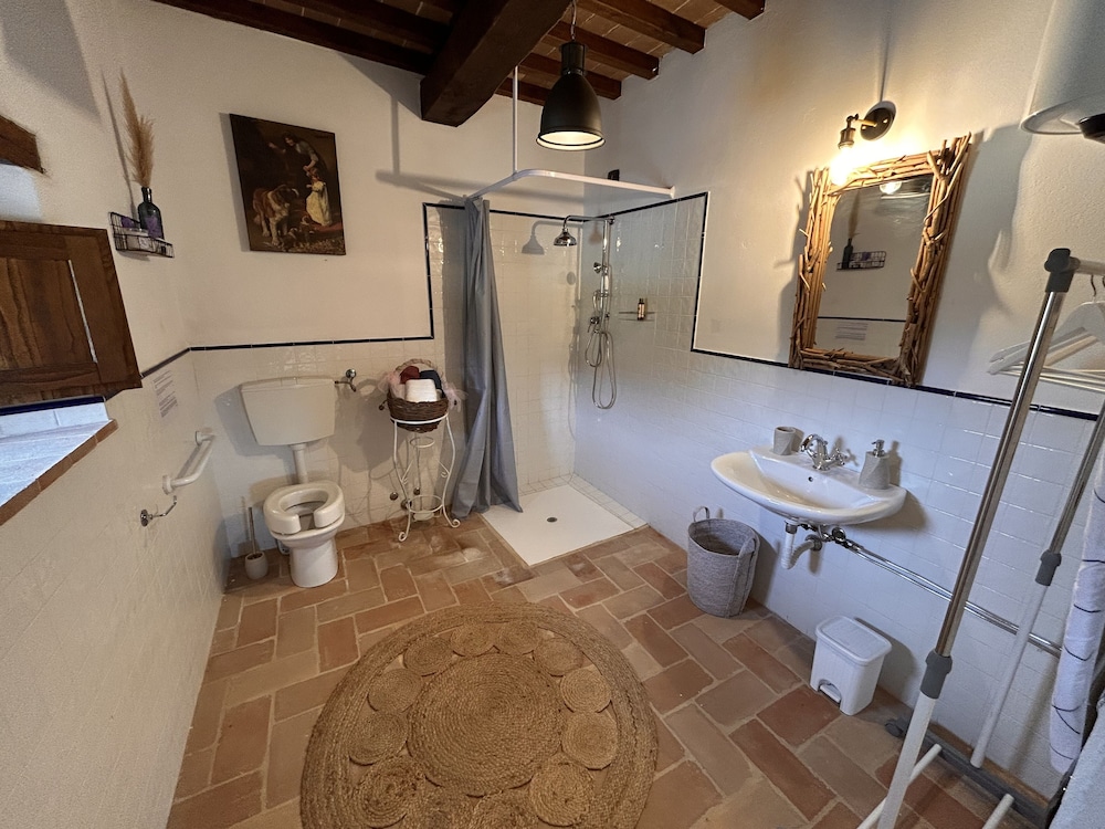 Comfort Room photo 2