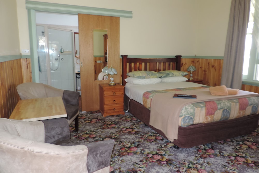 Standard Twin Room, 1 Bedroom, Non Smoking, Balcony photo 3