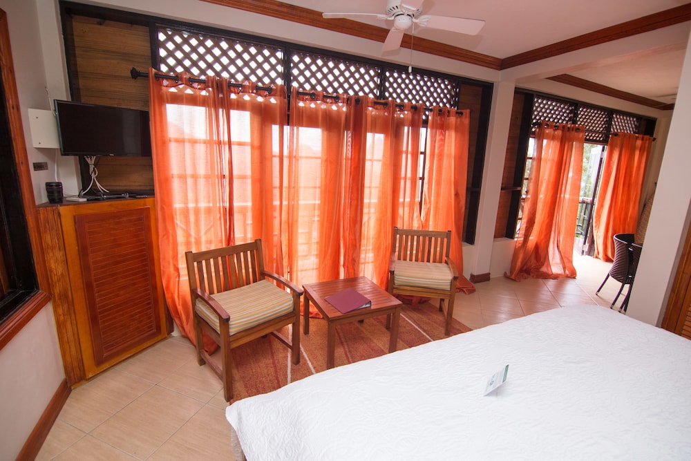 Honeymoon Suite, Hill View