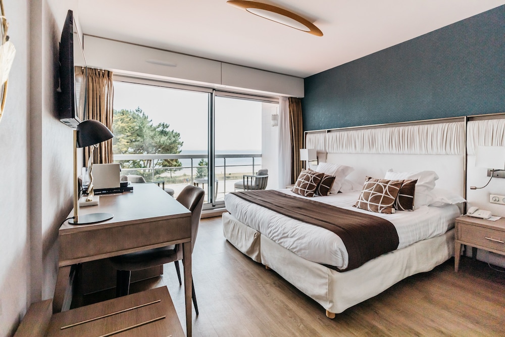 Superior Room, Balcony, Oceanfront photo 1