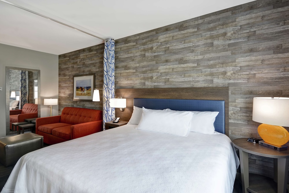 Studio, 1 King Bed, Accessible, Bathtub