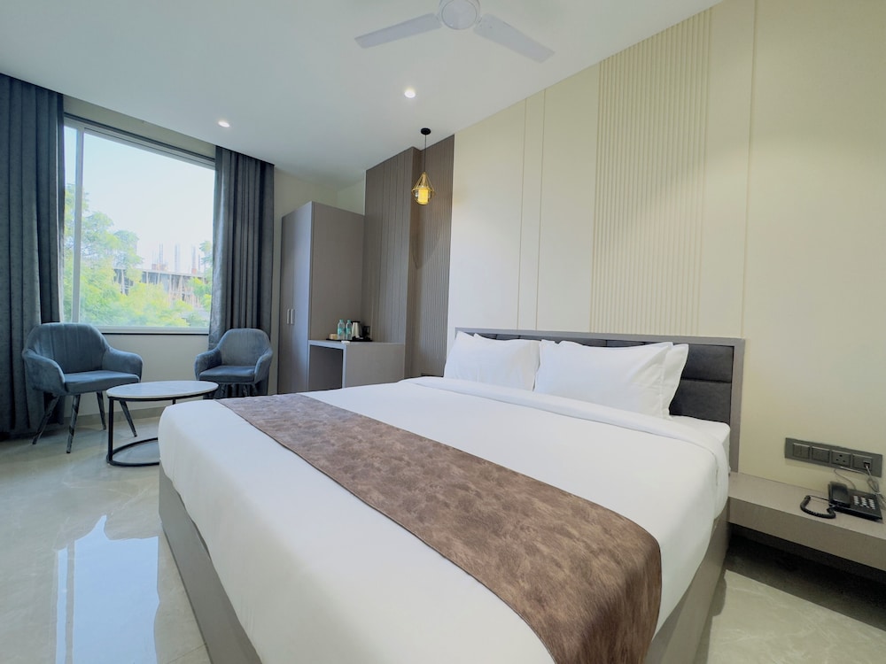 Executive Room, City View