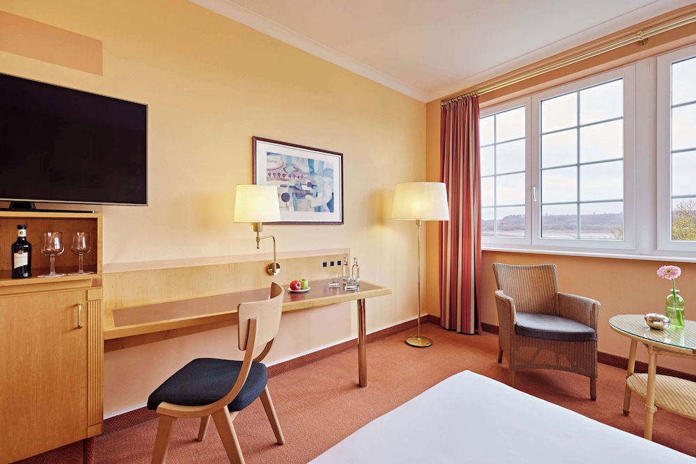 Room, 2 Twin Beds, Lake View photo 2