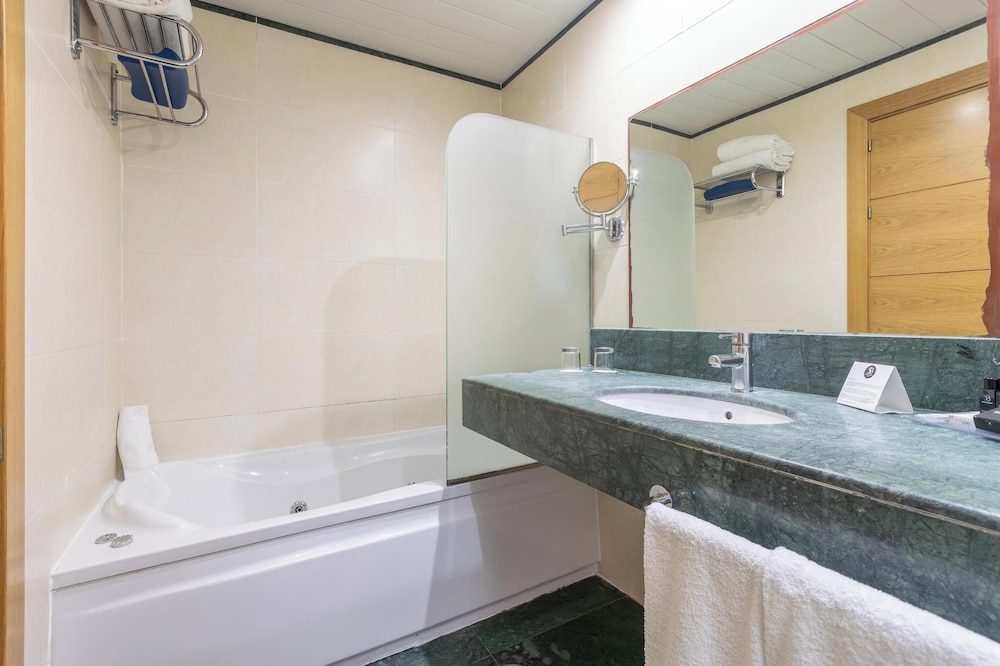 Double Or Twin Room - Photo 9