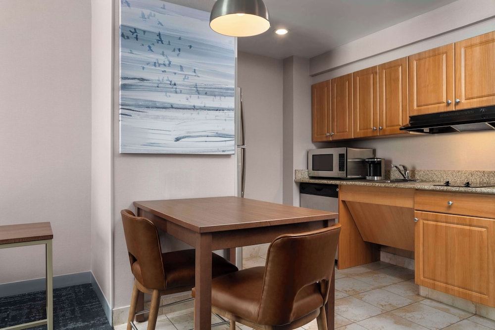 Suite, 1 King Bed, Accessible (Mobility & Hearing, Roll-in Shower) - Photo 6