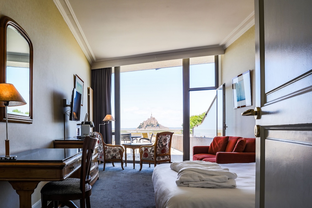 Signature Room with Mountain View - Photo 1
