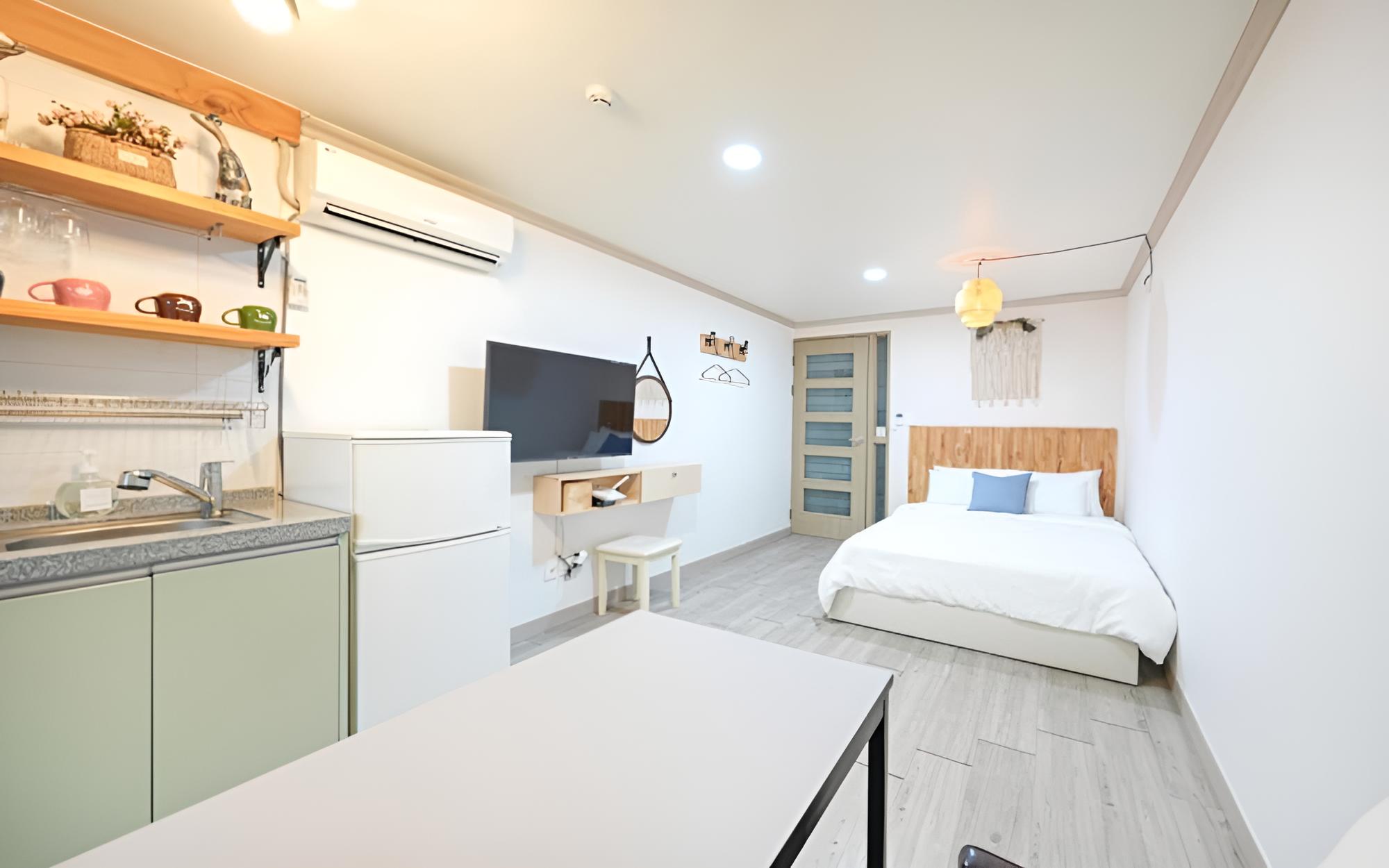 Room (Room 101)
