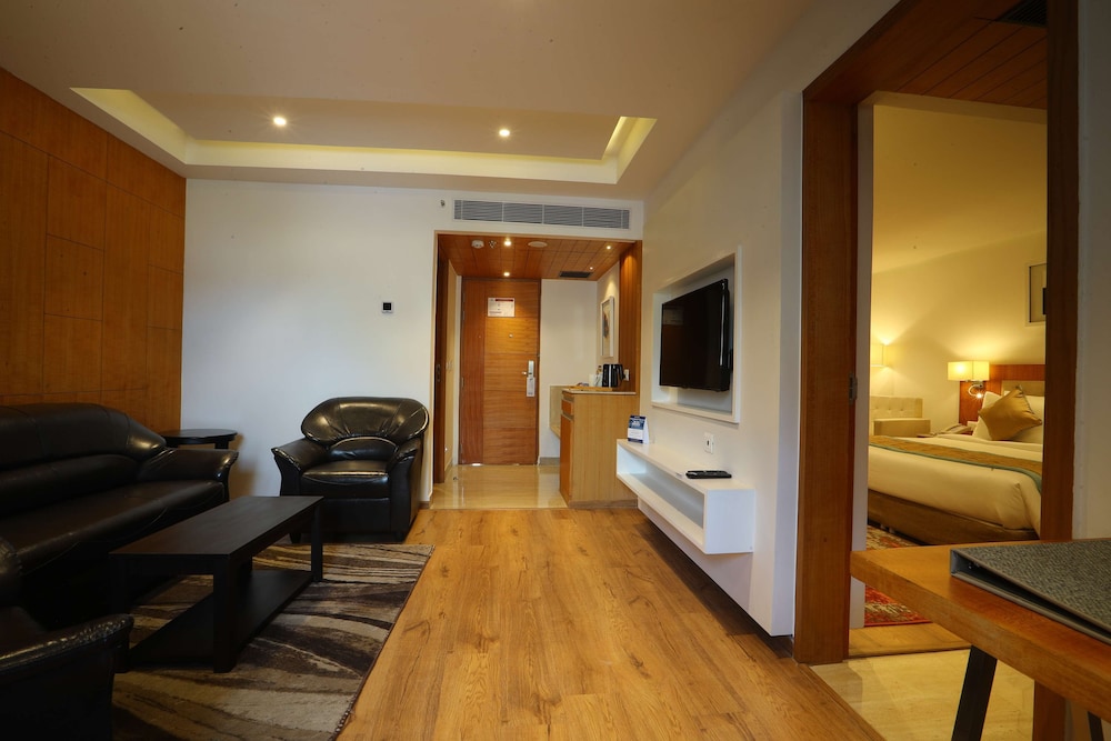 Suite, 1 King Bed, Non Smoking