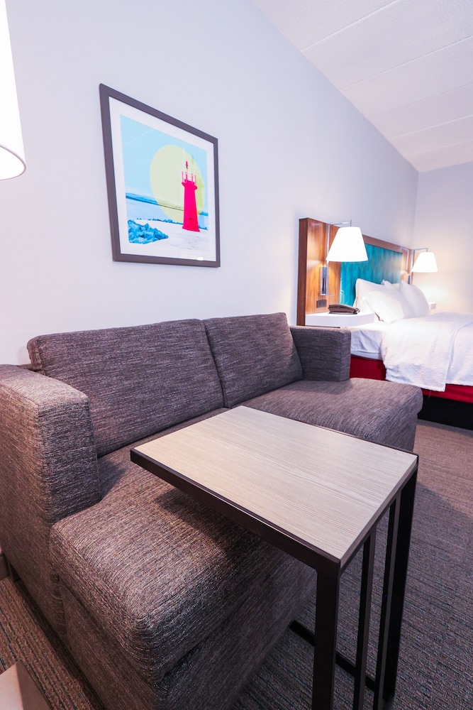 Room, 1 King Bed, Non Smoking - Photo 8
